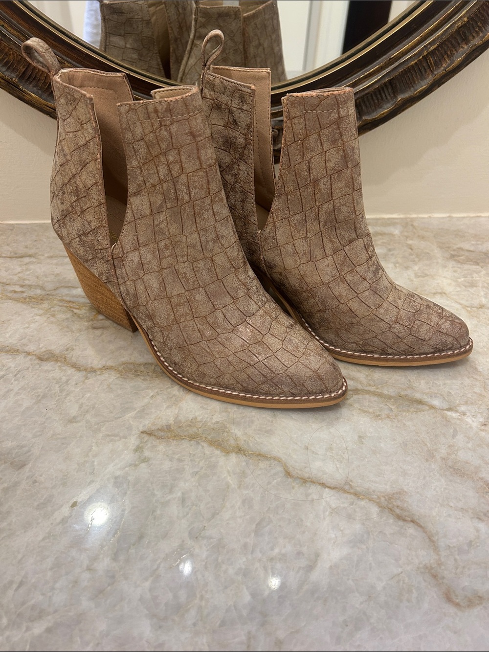 Taupe Alligator print Women's Ankle Booties